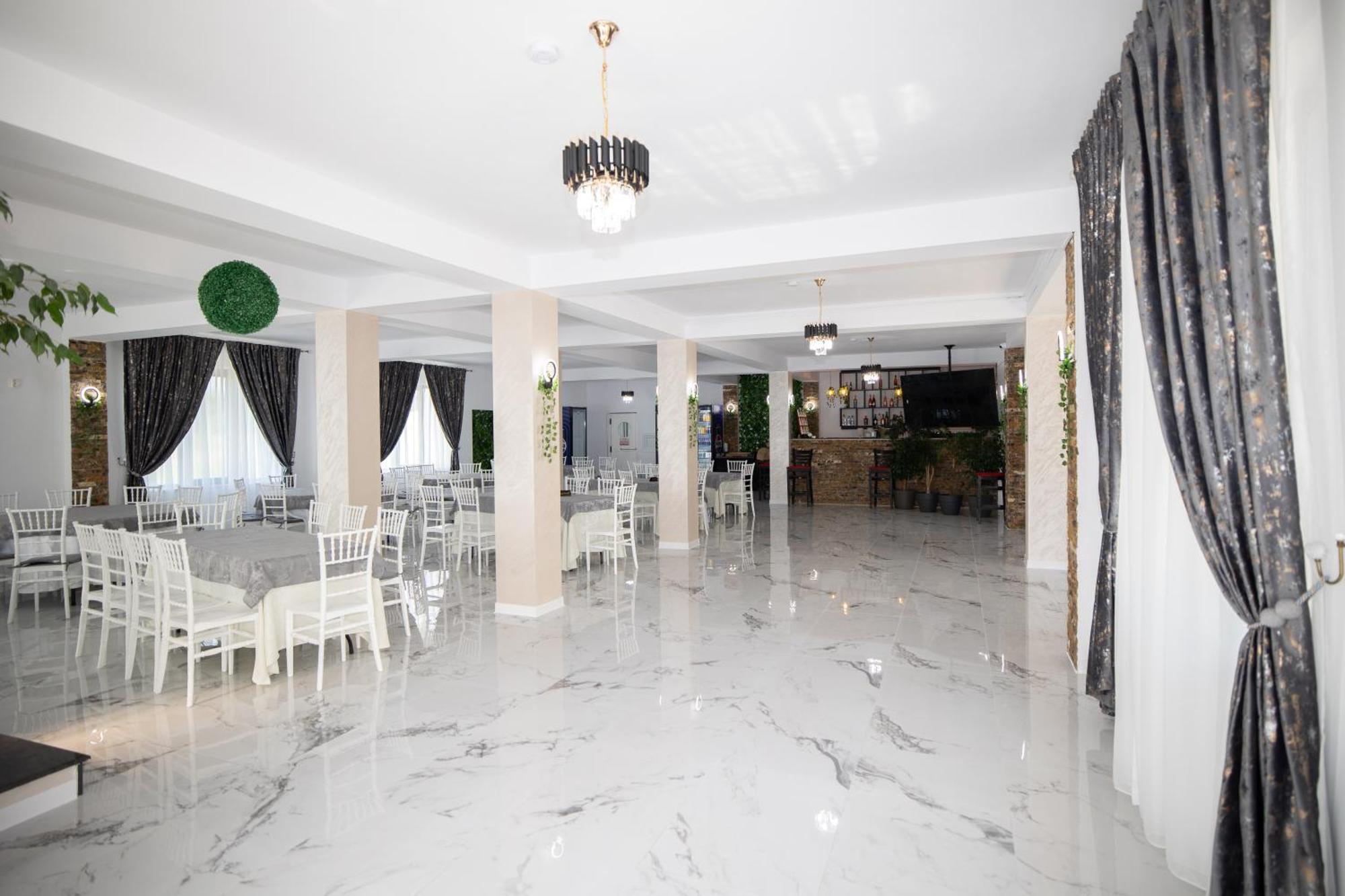 Rem Garden Hotel Novaci Străini Exterior foto